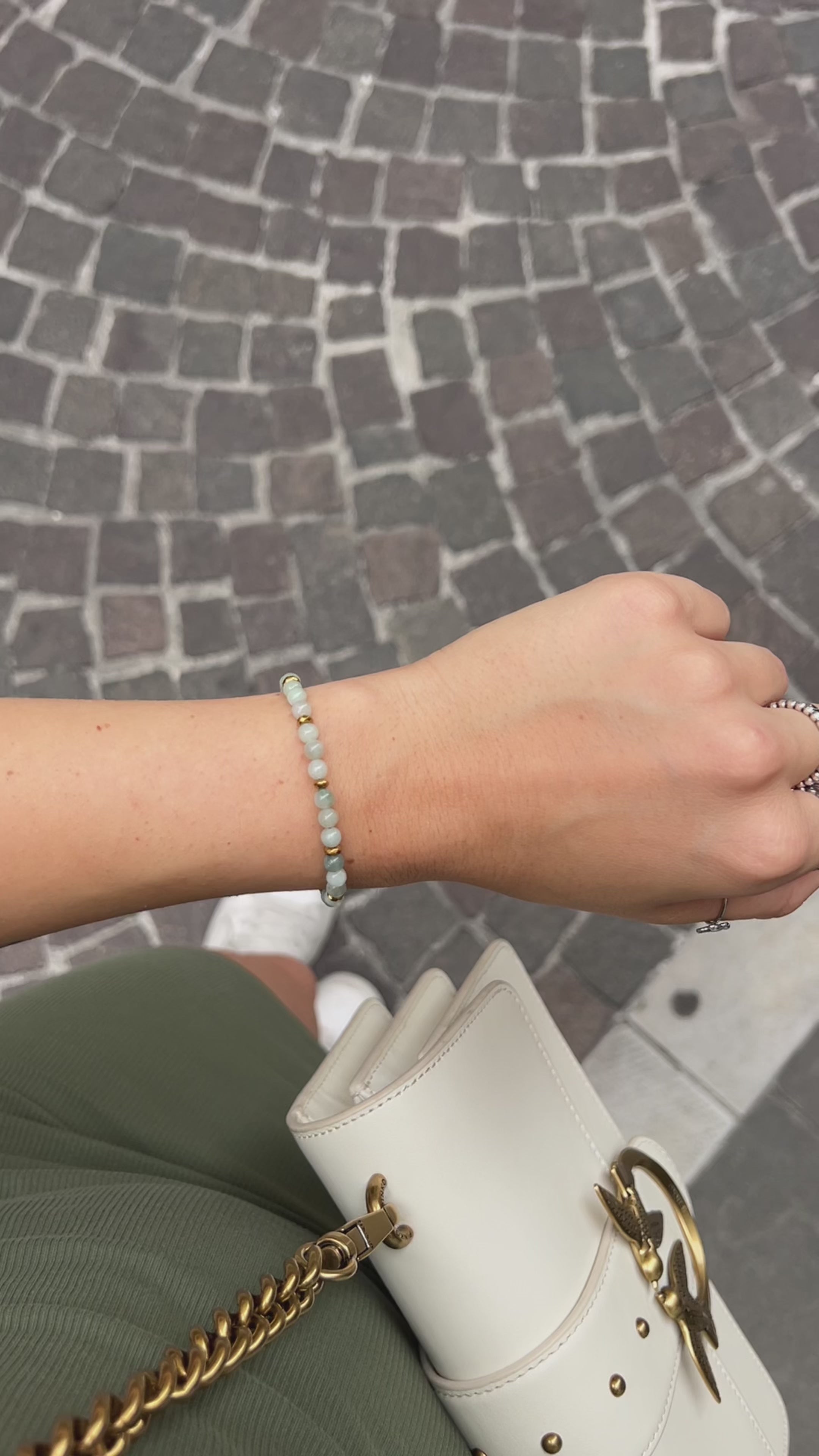 Carica video: Bracciale Respiro d'Oceano in Giada
