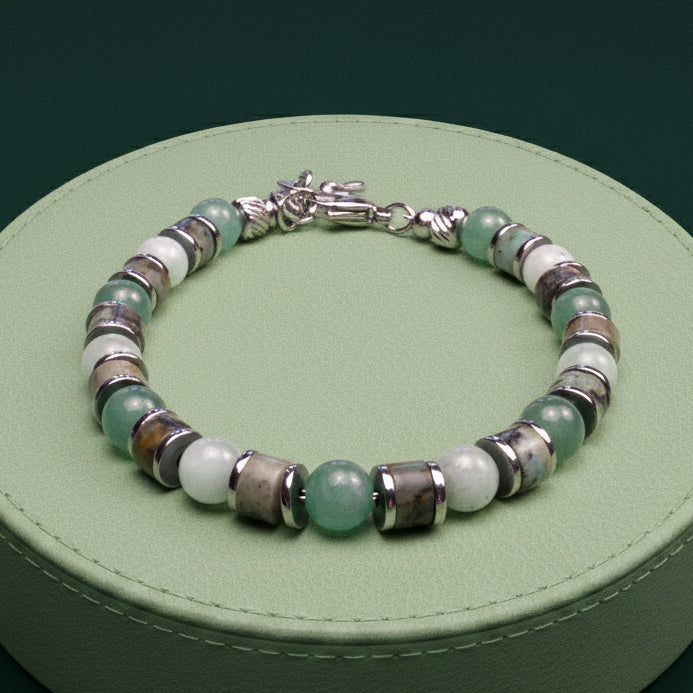 Bracciale Mikonos in giada, avventurina e diaspro naturali su vassoio verde, Lab93StudioHai detto: noi non siamo a padova