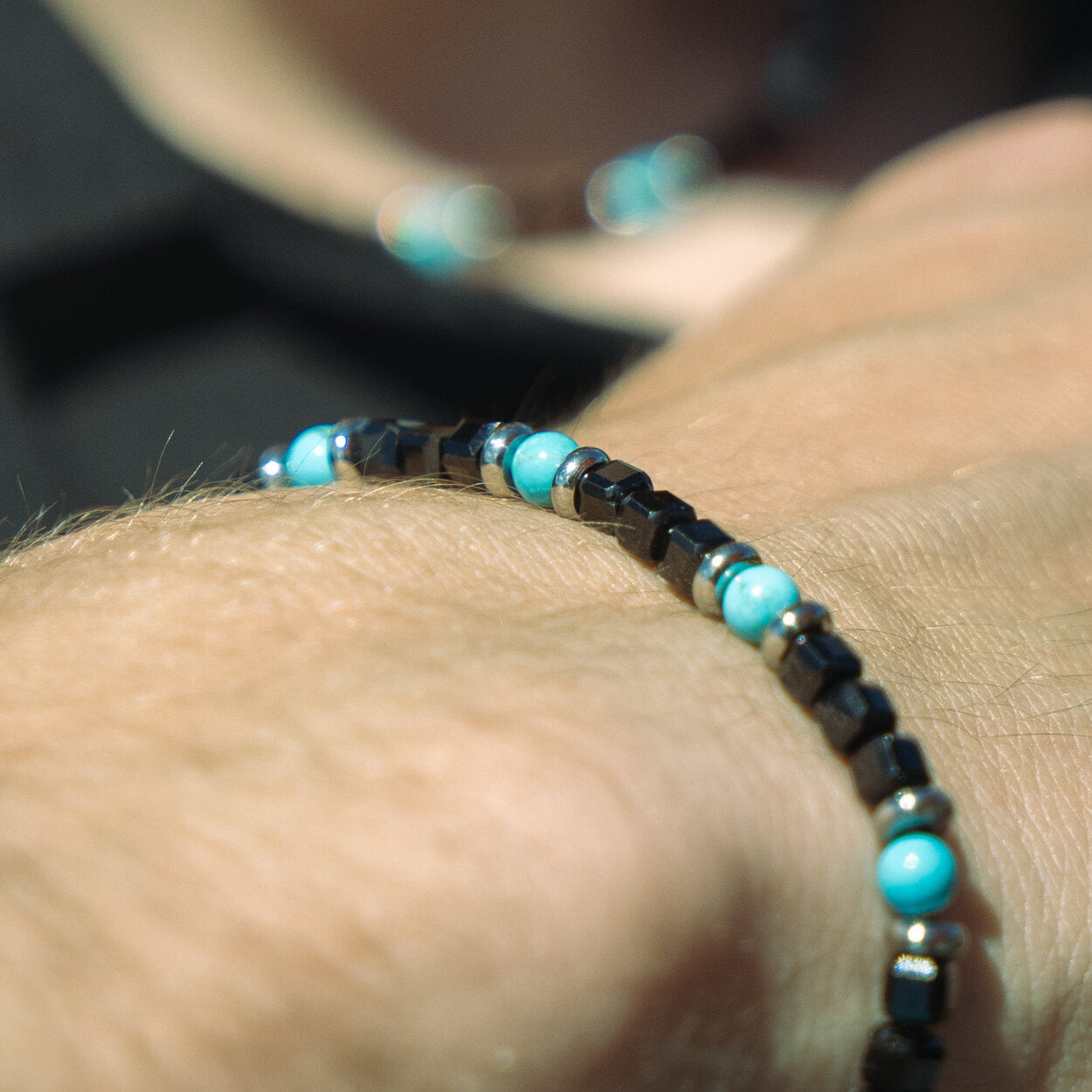 Bracciale Avana in howlite turchese e spinello | 4mm