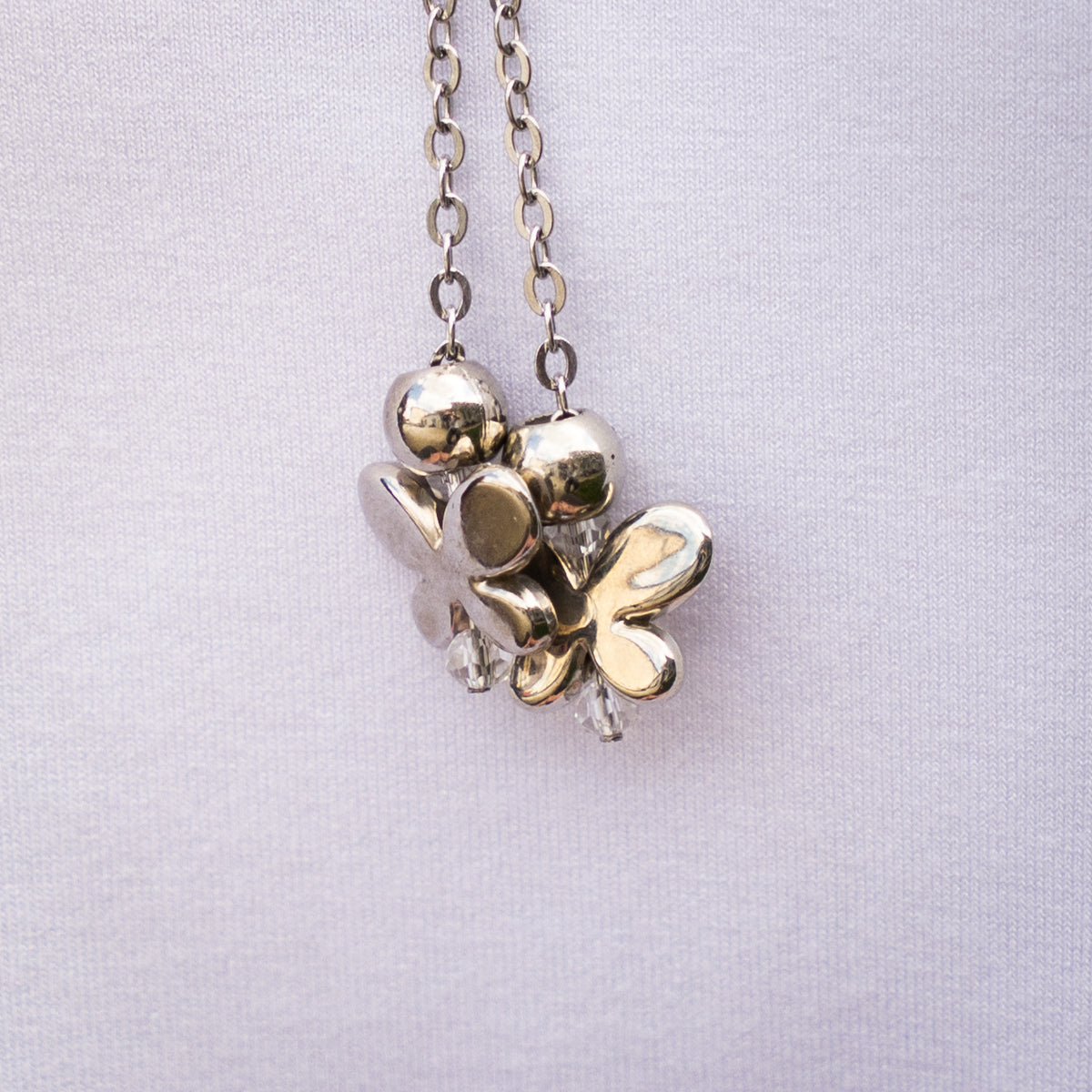 Collana artigianale in ceramica da donna foto dei dettagli