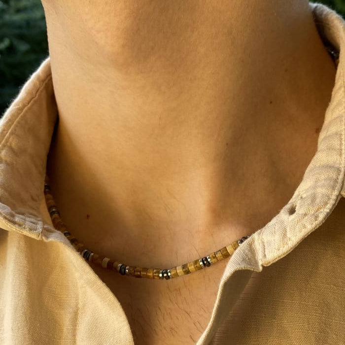 Dettaglio Collana Cervino in jasper australiano ed ematite sul collo, Lab93Studio
