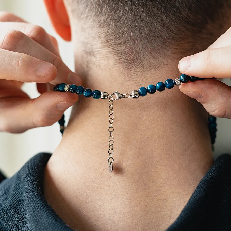 Dettaglio chiusura della Collana Doge in occhio di tigre blu zaffiro, Lab93Studio
