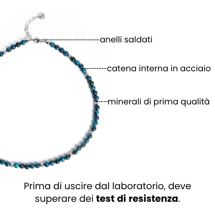 Collana Doge in occhio di tigre blu zaffiro su sfondo bianco, Lab93Studio