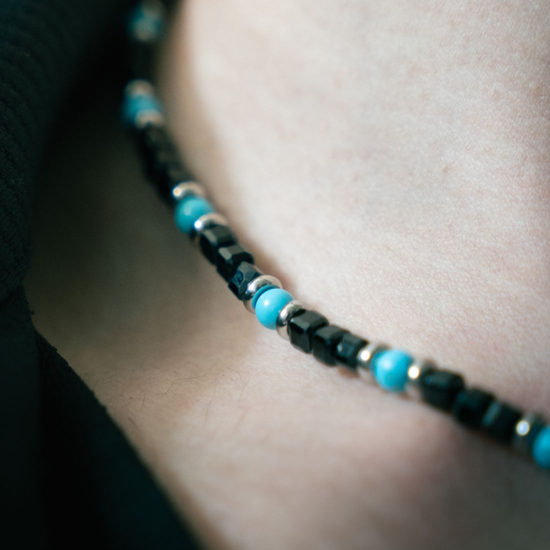SET bracciale + collana Avana in howlite turchese e spinello | 4mm