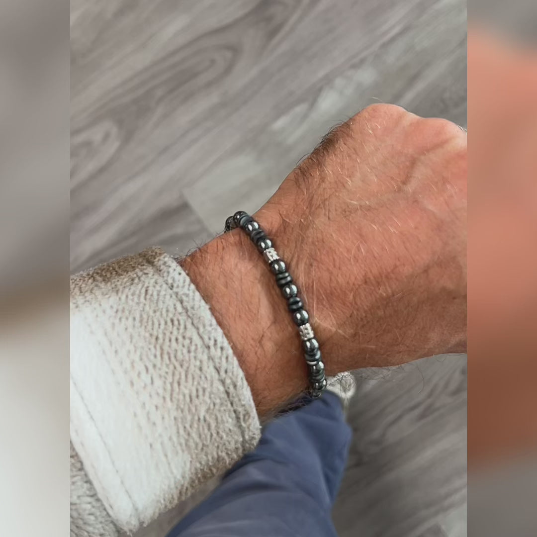 Carica video: Bracciale Ombra in ematite | 6mm