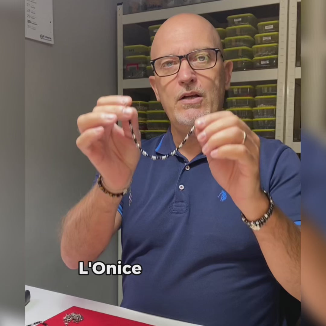 Carica video: Collana Destino in Onice nera | 4mm