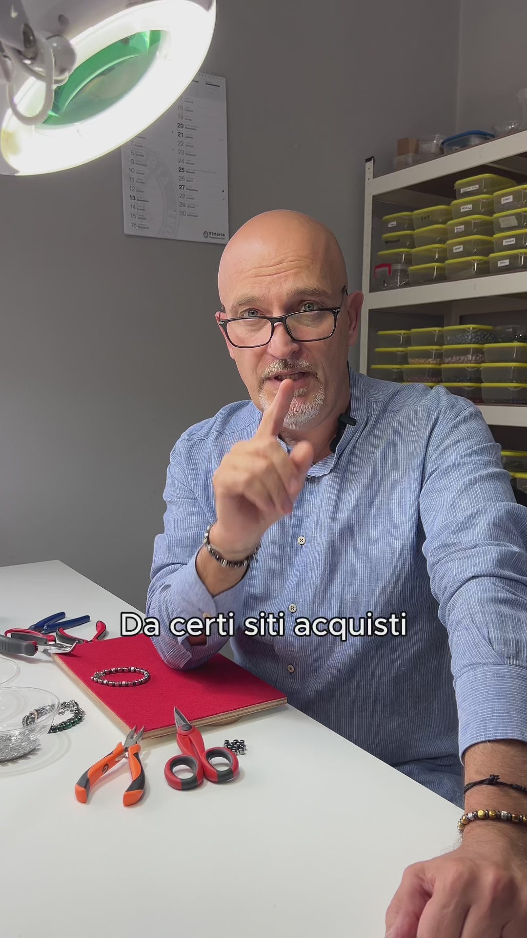 Carica il video: 