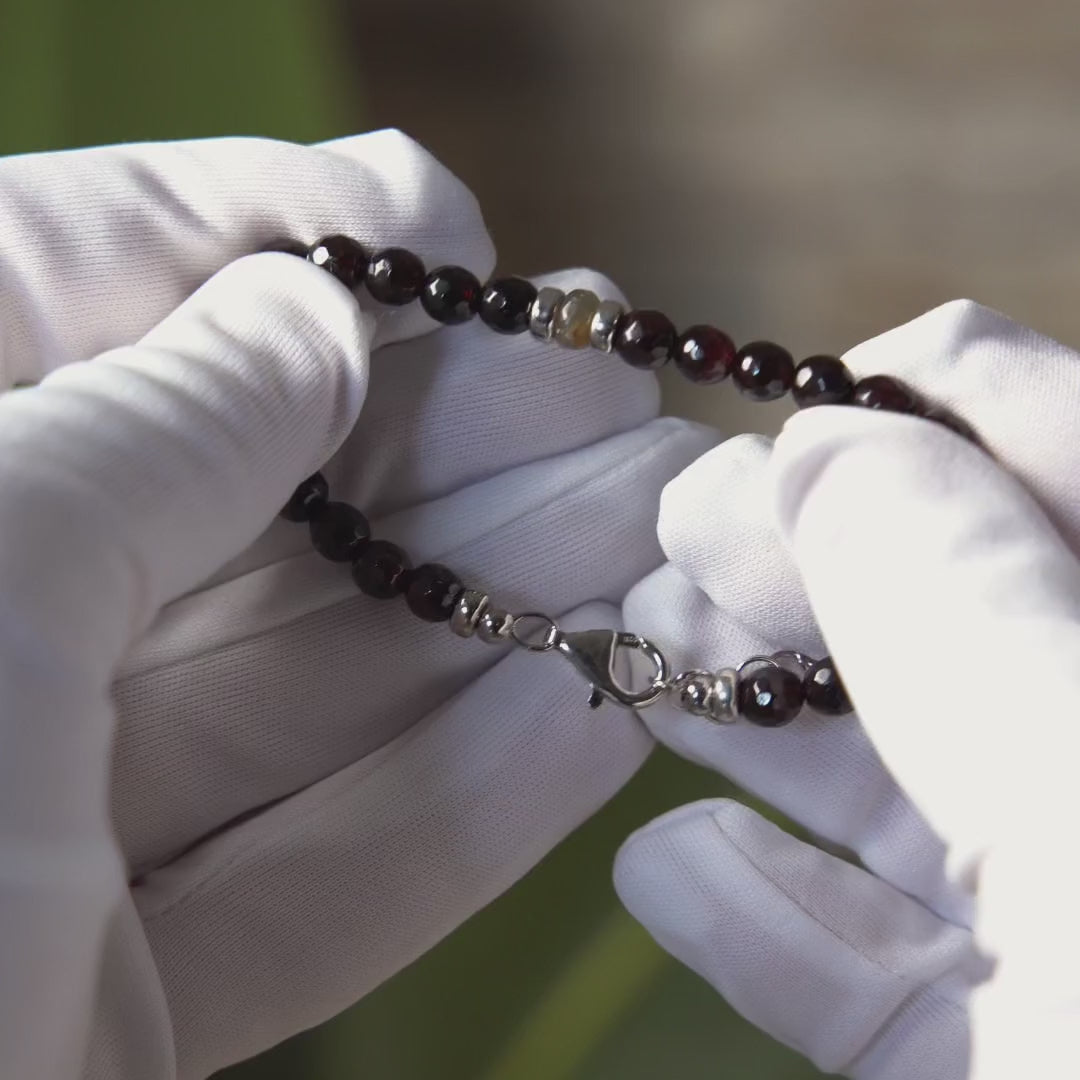 Carica video: Bracciale Eclipse | Argento 925 &amp; Granato