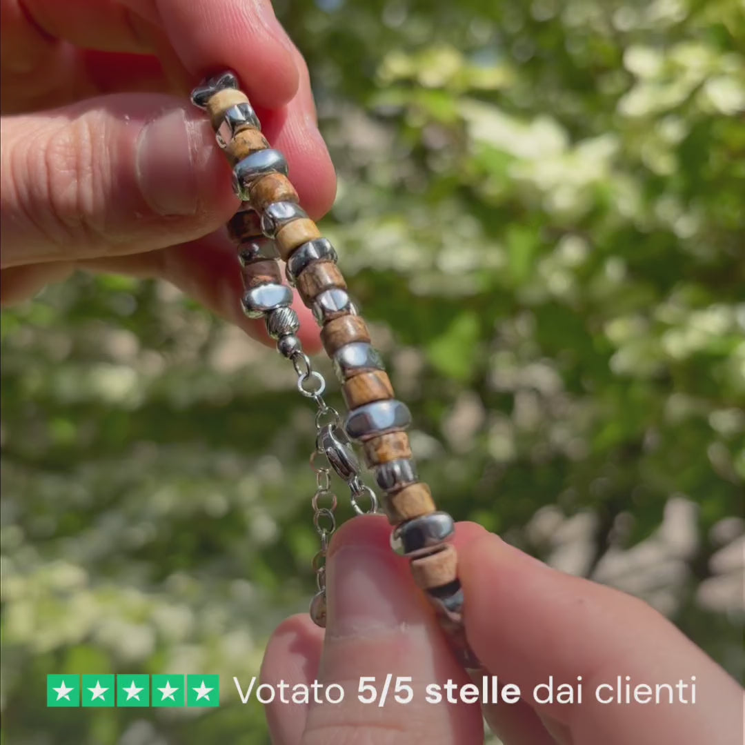 Carica video: Video indossato di un bracciale da uomo artigianale