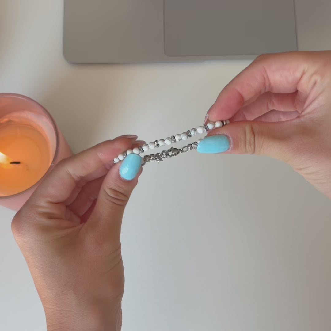 Carica video: Bracciale Silenzio in Aulite bianca | donna 4mm