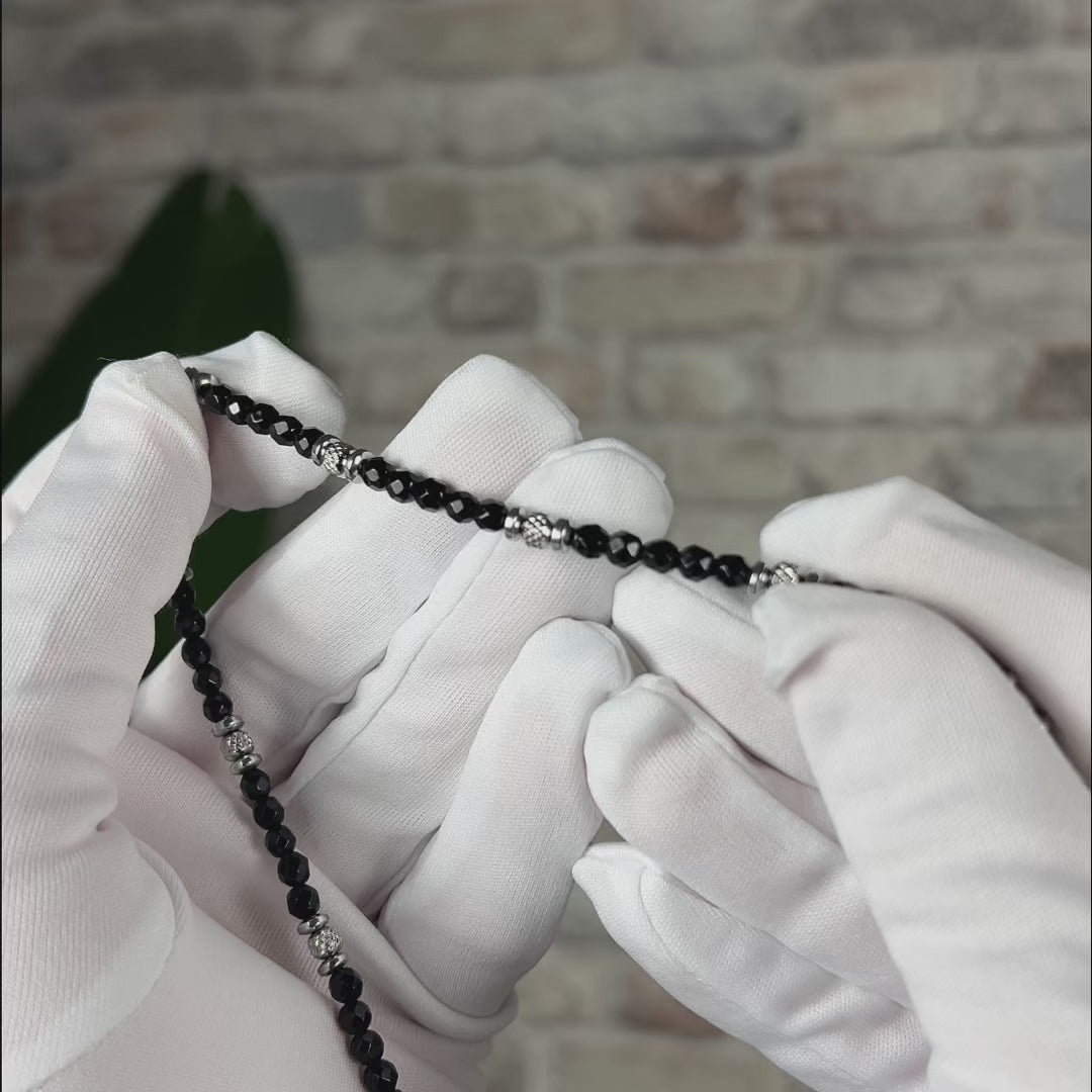 Carica video: Collana Destino in Onice nera | 4mm