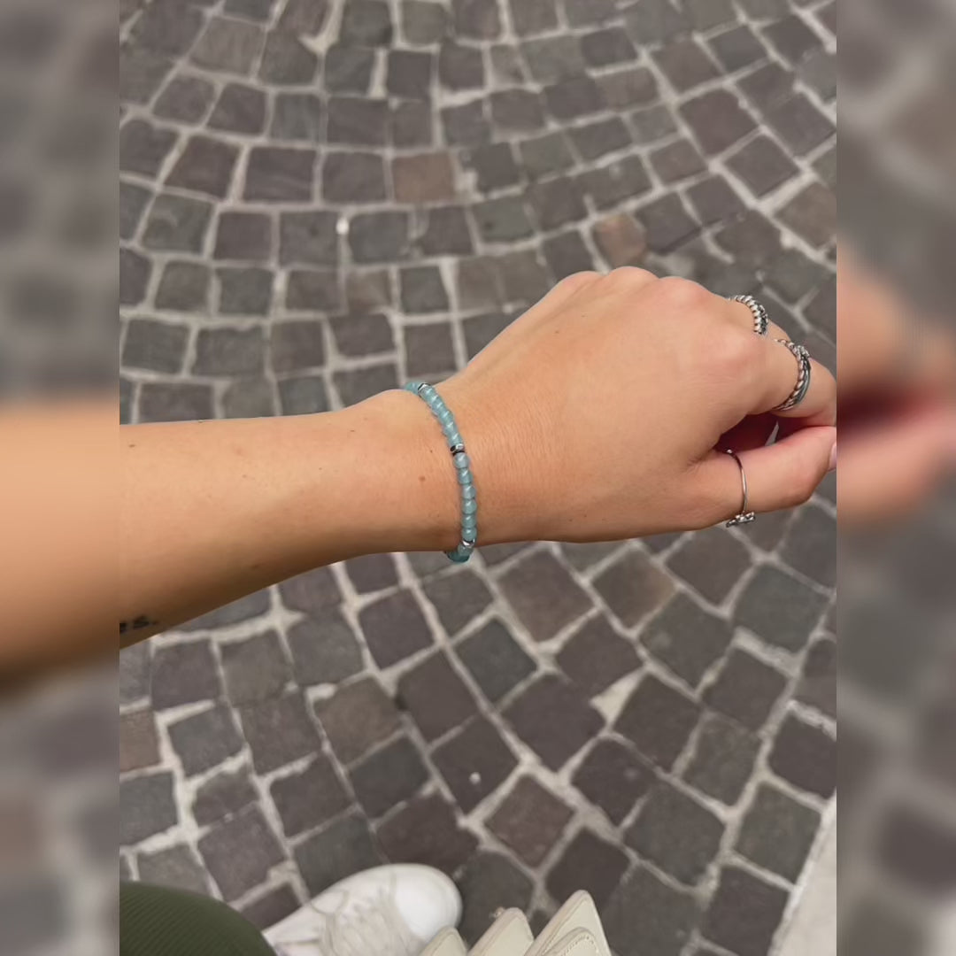 Carica video: Bracciale Serenità in Angelite azzurra  | 4mm