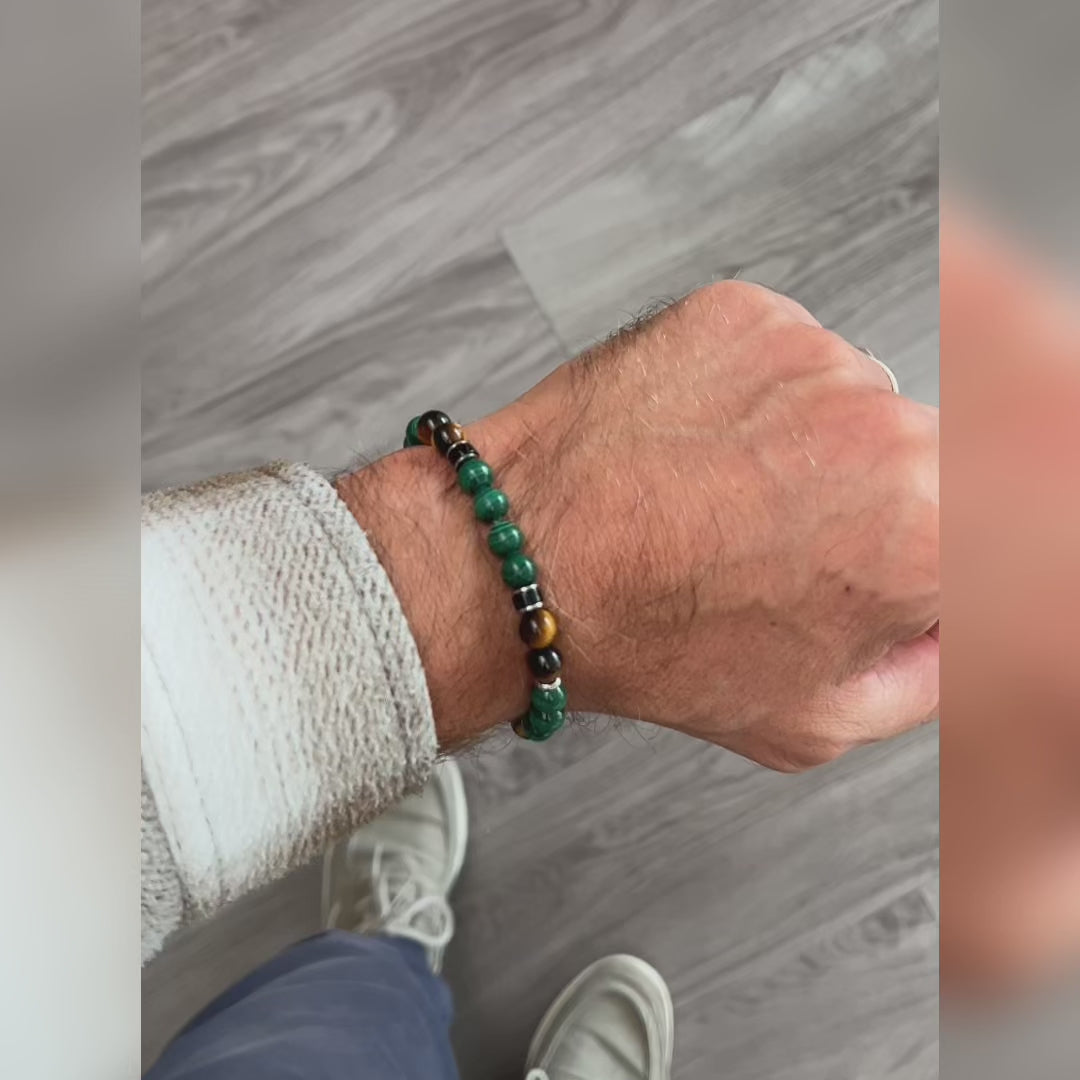 Carica video: Bracciale Foresta in malachite e occhio di tigre | 8mm