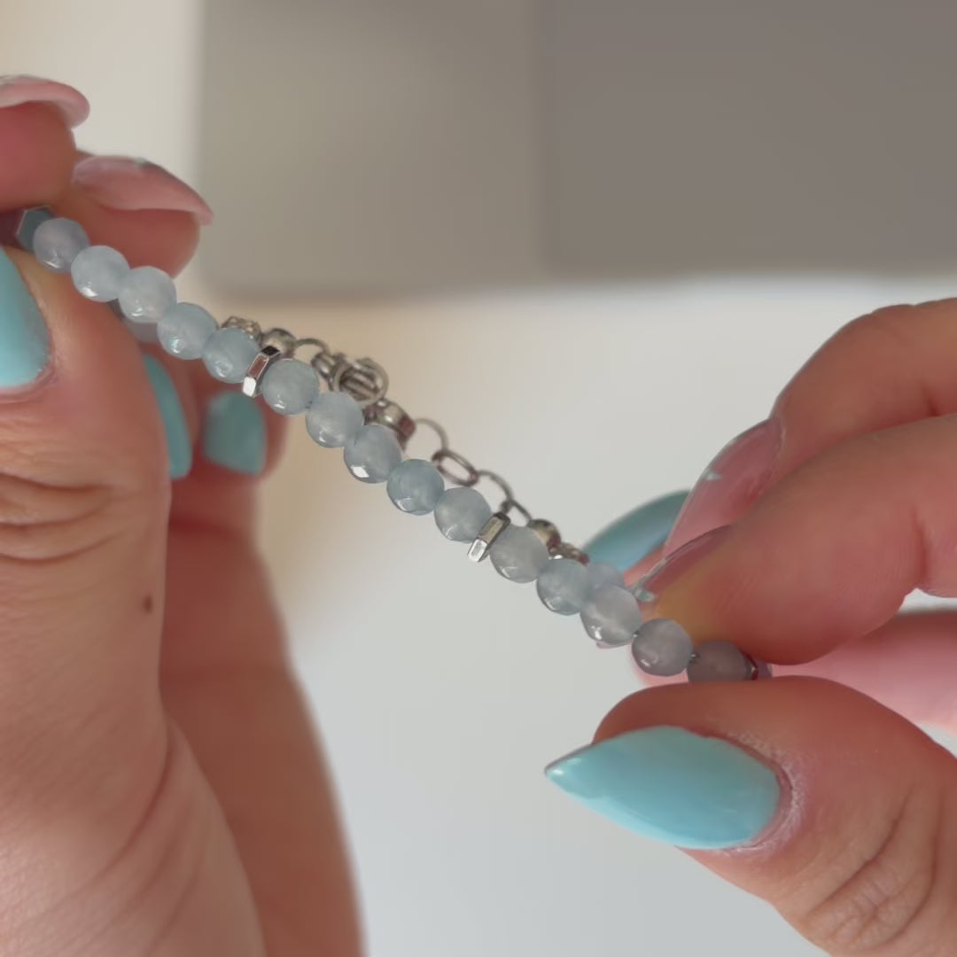 Carica video: Bracciale Serenità in Angelite azzurra  | 4mm