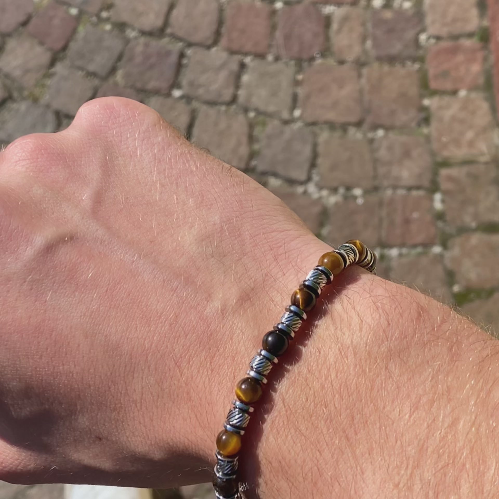 Carica video: Bracciale Terra in occhio di tigre