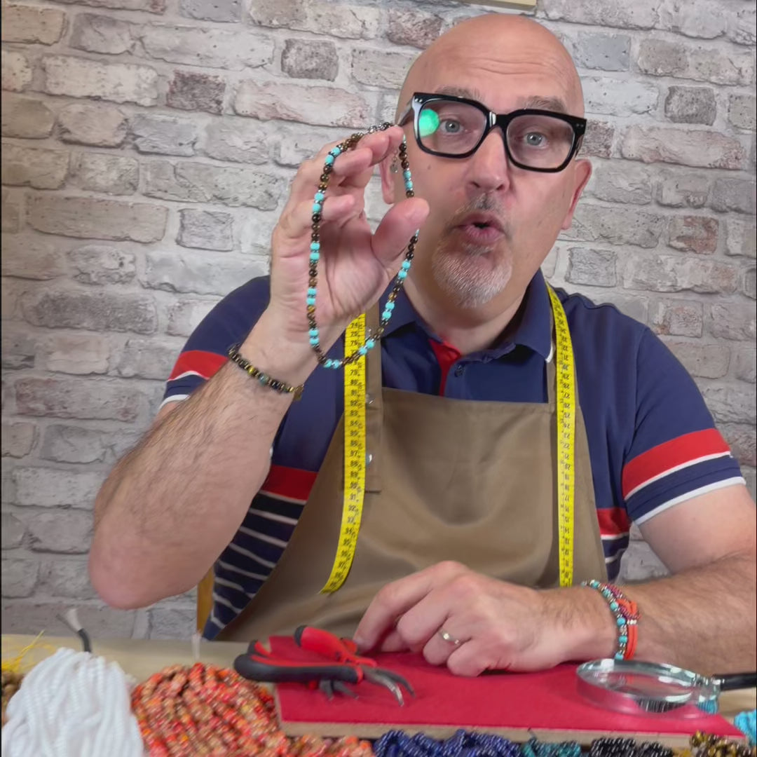 Carica video: Collana Respiro Mediterraneo in aulite turchese e occhio di tigre | 6mm
