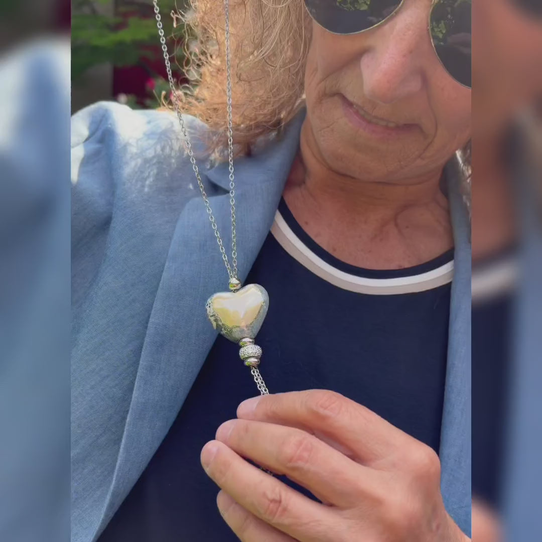 Carica video: Collana in ceramica artigianale video indossato Get Ready With Me