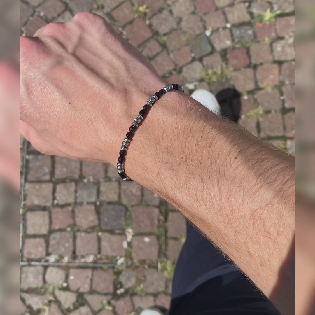 Carica video: Bracciale Destino in Onice nera  | 4mm