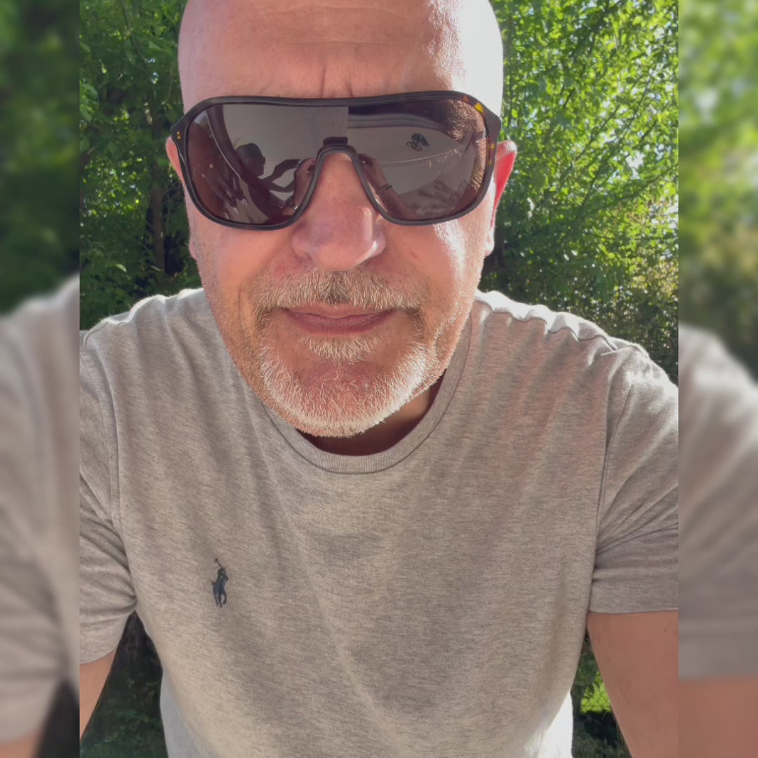 Carica video: Video indossato collana uomo artigianale per l'estate