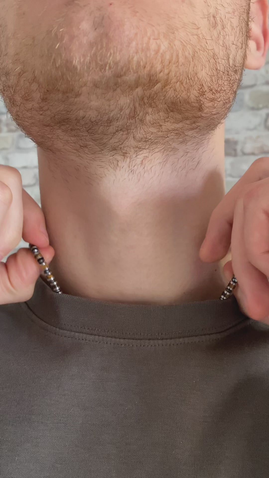 Carica video: Collana Levante in occhio di tigre