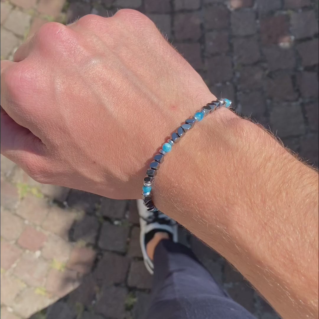 Carica video: Bracciale Onda in Ematite e Apatite Blu oceano  | 4mm