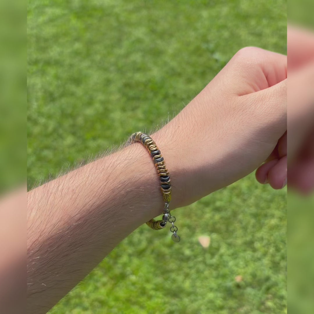Carica video: Bracciale Zeus in ematite | 6mm