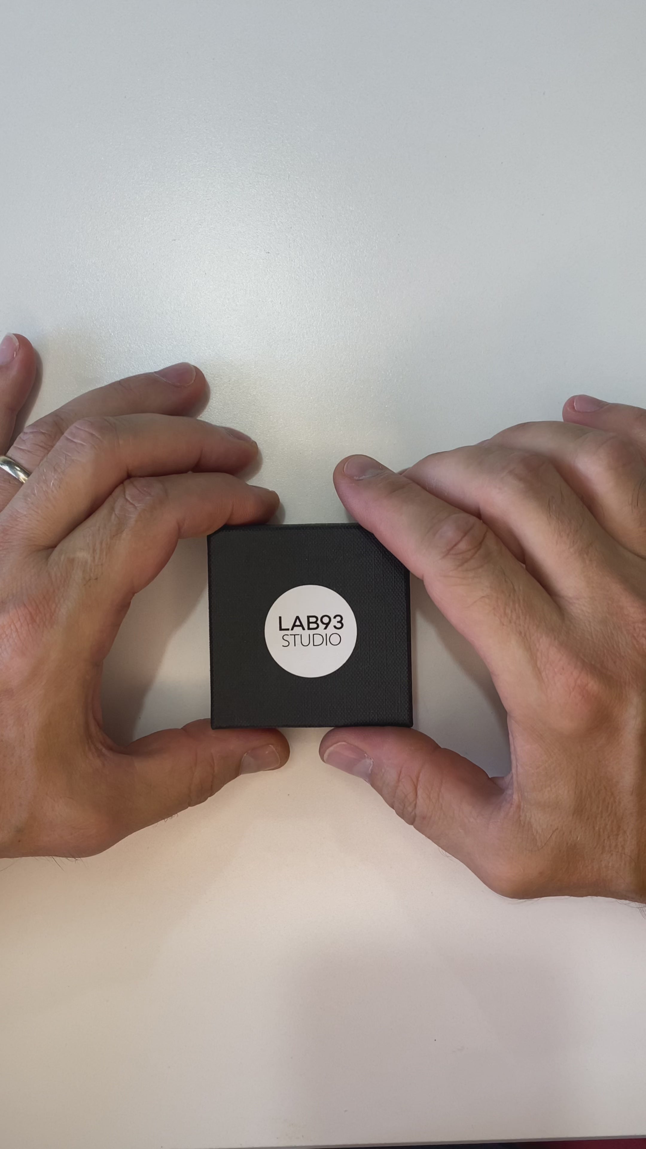 Carica video: Bracciale Navàl in ematite