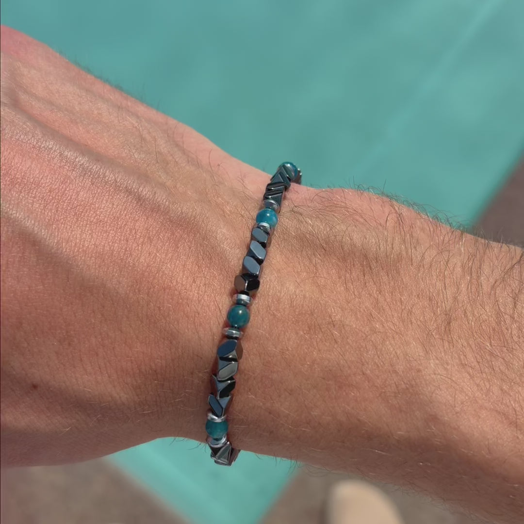 Carica video: Bracciale Onda in Ematite e Apatite Blu oceano  | 4mm