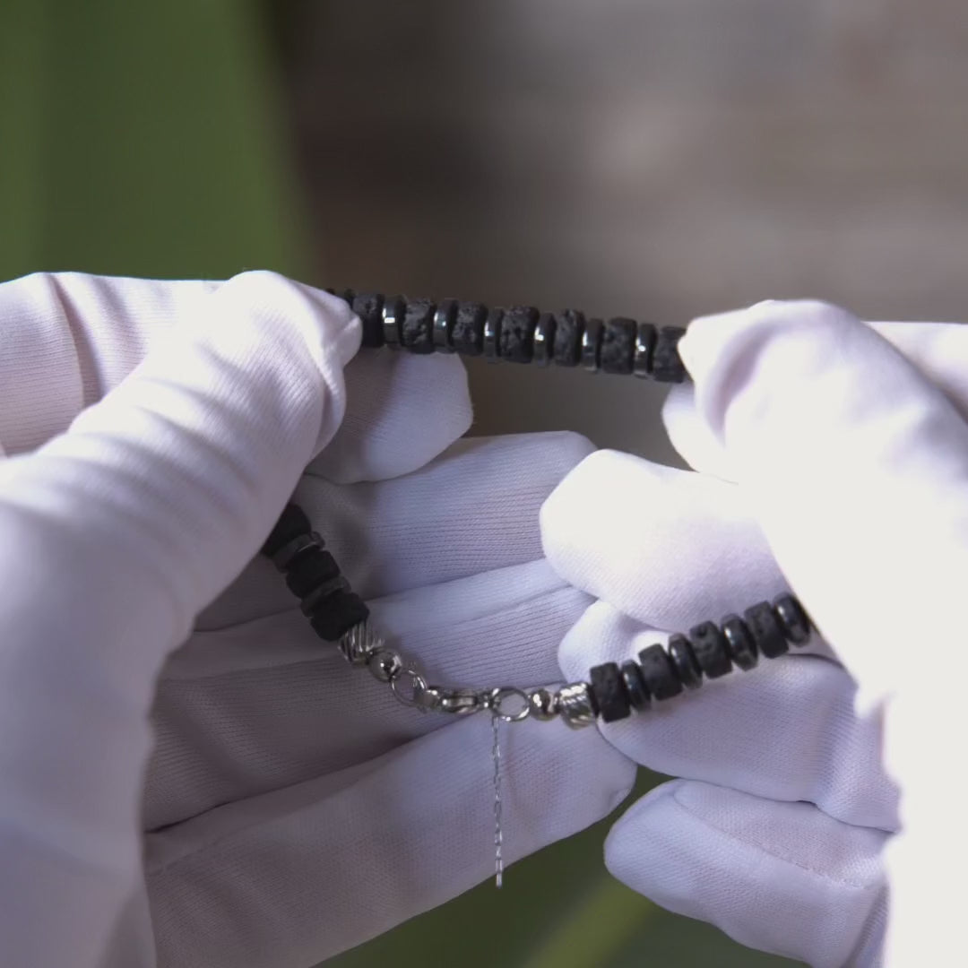 Carica video: Bracciale Magma | Chiusura in Argento 925 &amp; Pietra Lavica &amp; Ematite