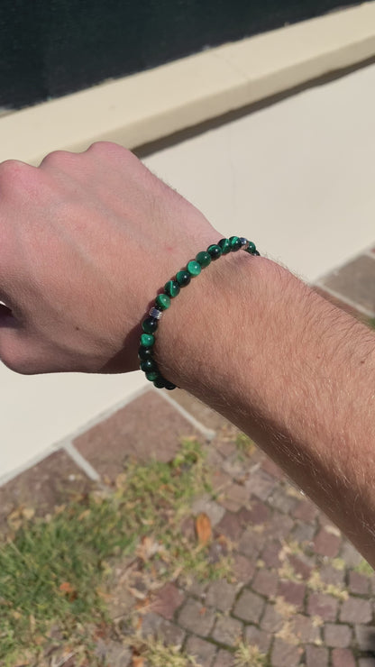 Doge Bracelet in Tiger's Eye Emerald Green