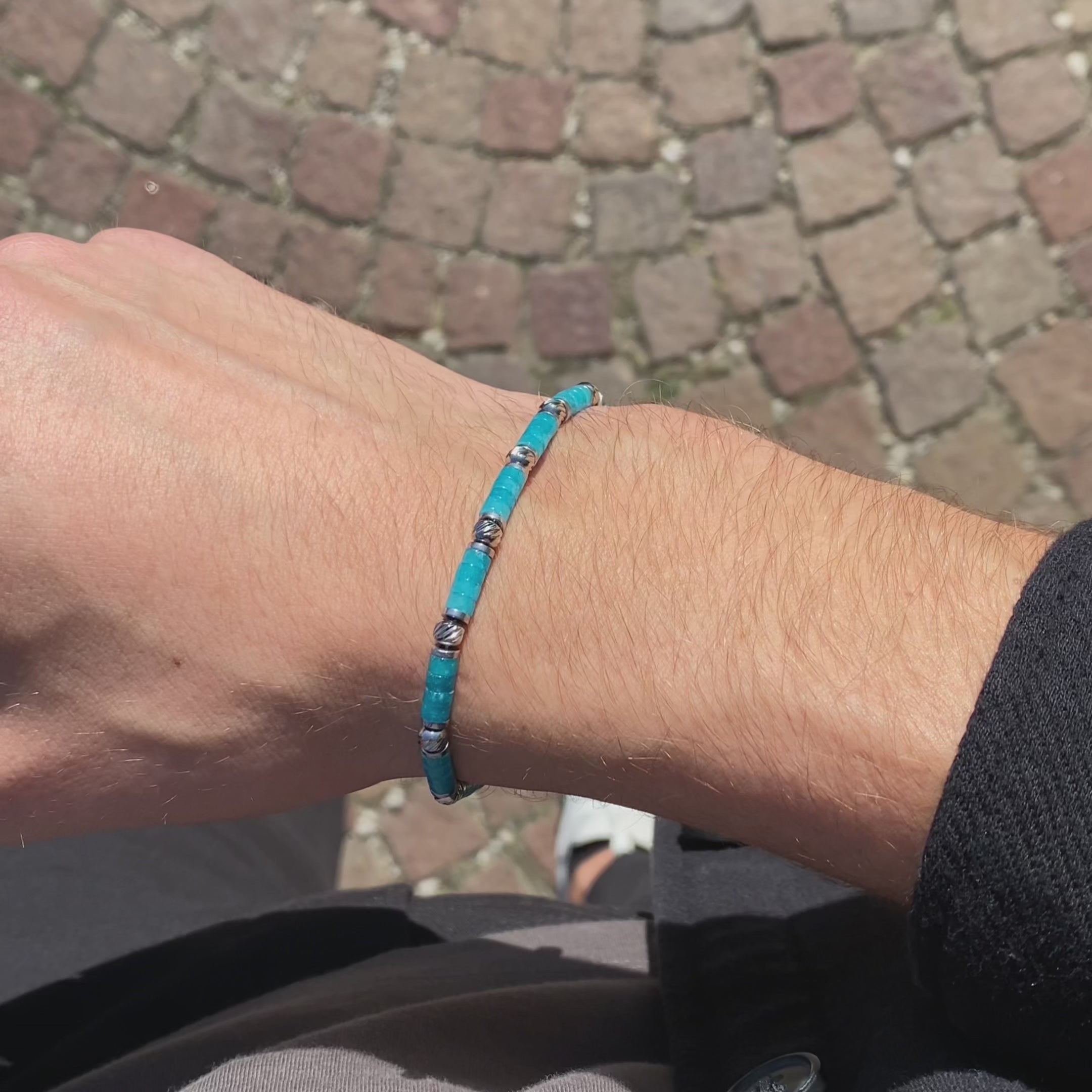 Carica video: Bracciale Mira in agata azzurra