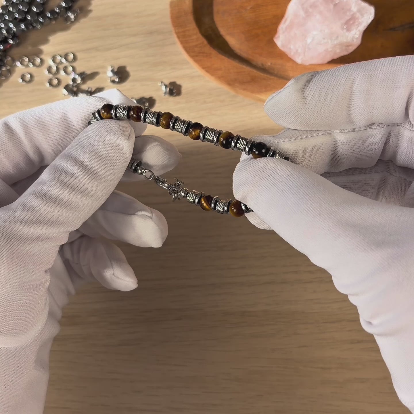 Carica video: Bracciale Terra in occhio di tigre