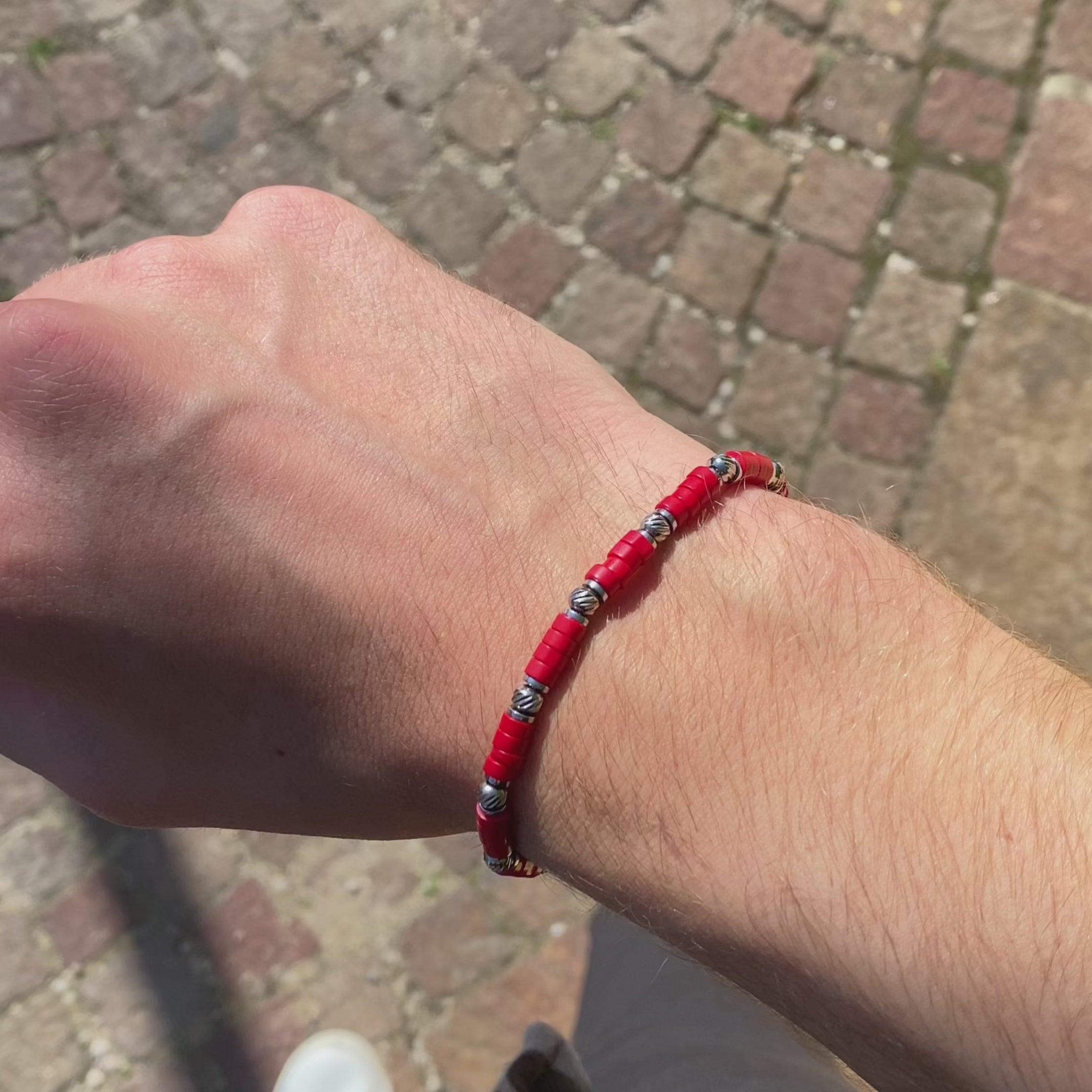 Carica video: Bracciale Aria in agata rossa