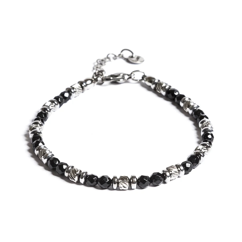 Bracciale Destino in onice nera su sfondo bianco, Lab93Studio